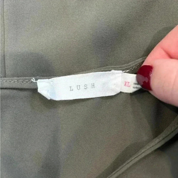 Lush green light weight flowy tank top in size xl - Picture 3 of 4